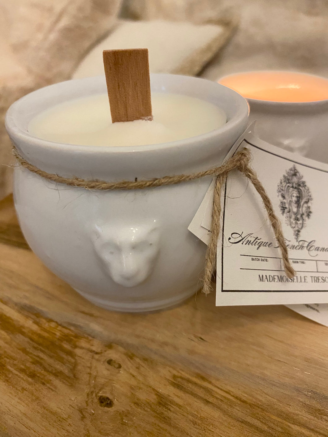 LUXURY FRANKINCENSE AND ANCIENT ROSE SOY CANDLE IN VINTAGE LIONHEAD POT 200grams