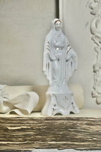 Charger l&#39;image dans la galerie, Antique French Paris Porcelain with Gold Hand Painted Detail Mother Mary Statue