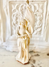 Charger l&#39;image dans la galerie, Magnifique rare grande statue en plâtre de Jeanne d&#39;Arc française du 19ème siècle par Pieraccini Pelissier Chalkware 43cm