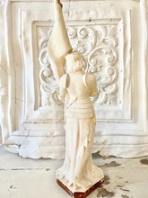 Charger l&#39;image dans la galerie, Magnifique rare grande statue en plâtre de Jeanne d&#39;Arc française du 19ème siècle par Pieraccini Pelissier Chalkware 43cm