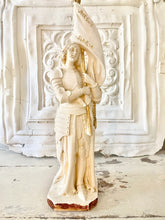 Charger l&#39;image dans la galerie, Magnifique rare grande statue en plâtre de Jeanne d&#39;Arc française du 19ème siècle par Pieraccini Pelissier Chalkware 43cm